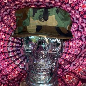 Vintage USMC Camouflage BDU utility cap. Size L.